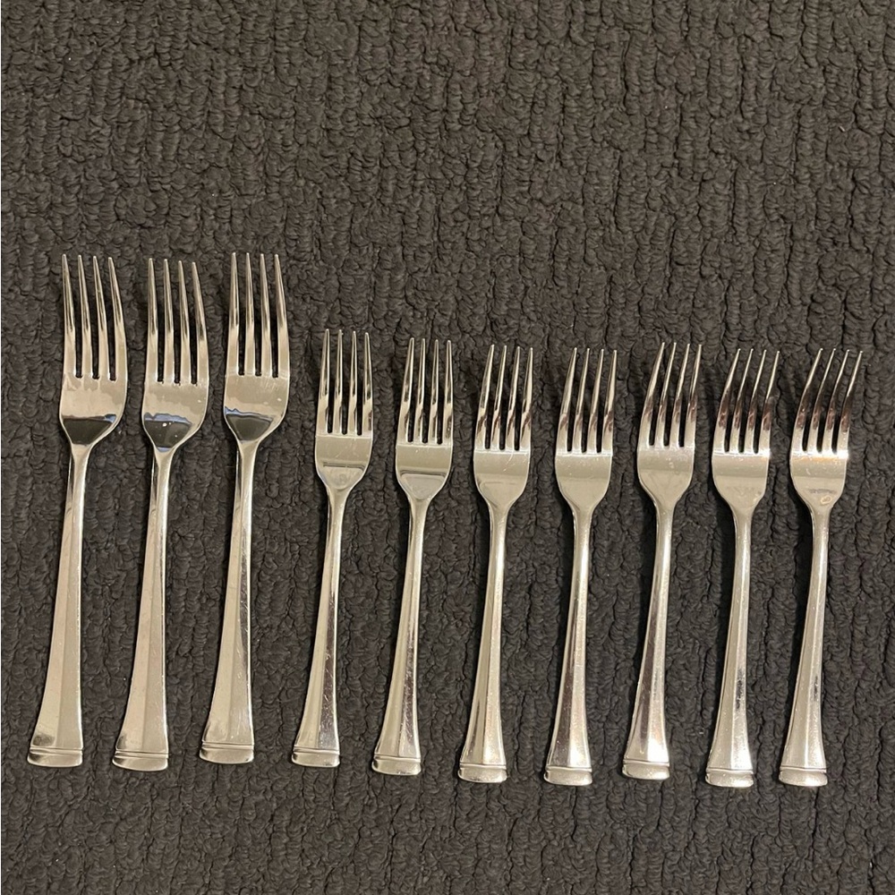 Dorchester Stainless by ONEIDA Dinner Forks  (3) - Picture 5 of 5
